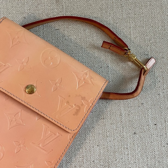 Louis Vuitton Monogram Vernis Mott Pouch - Picture 12 of 15
